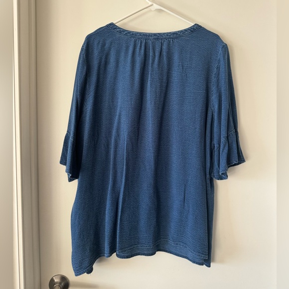 Old Navy Textured Chambray Lace Front Top - Picture 8 of 9